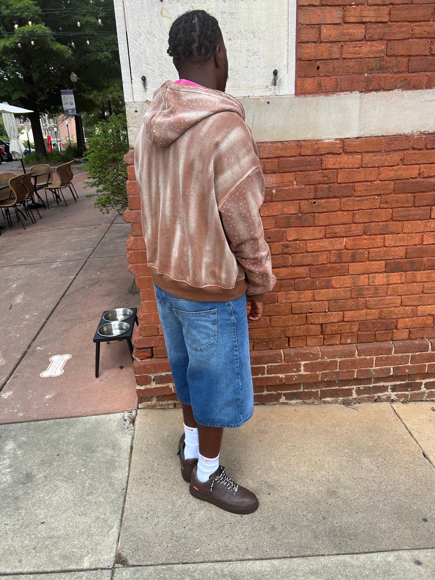 Brown stop looking zipup