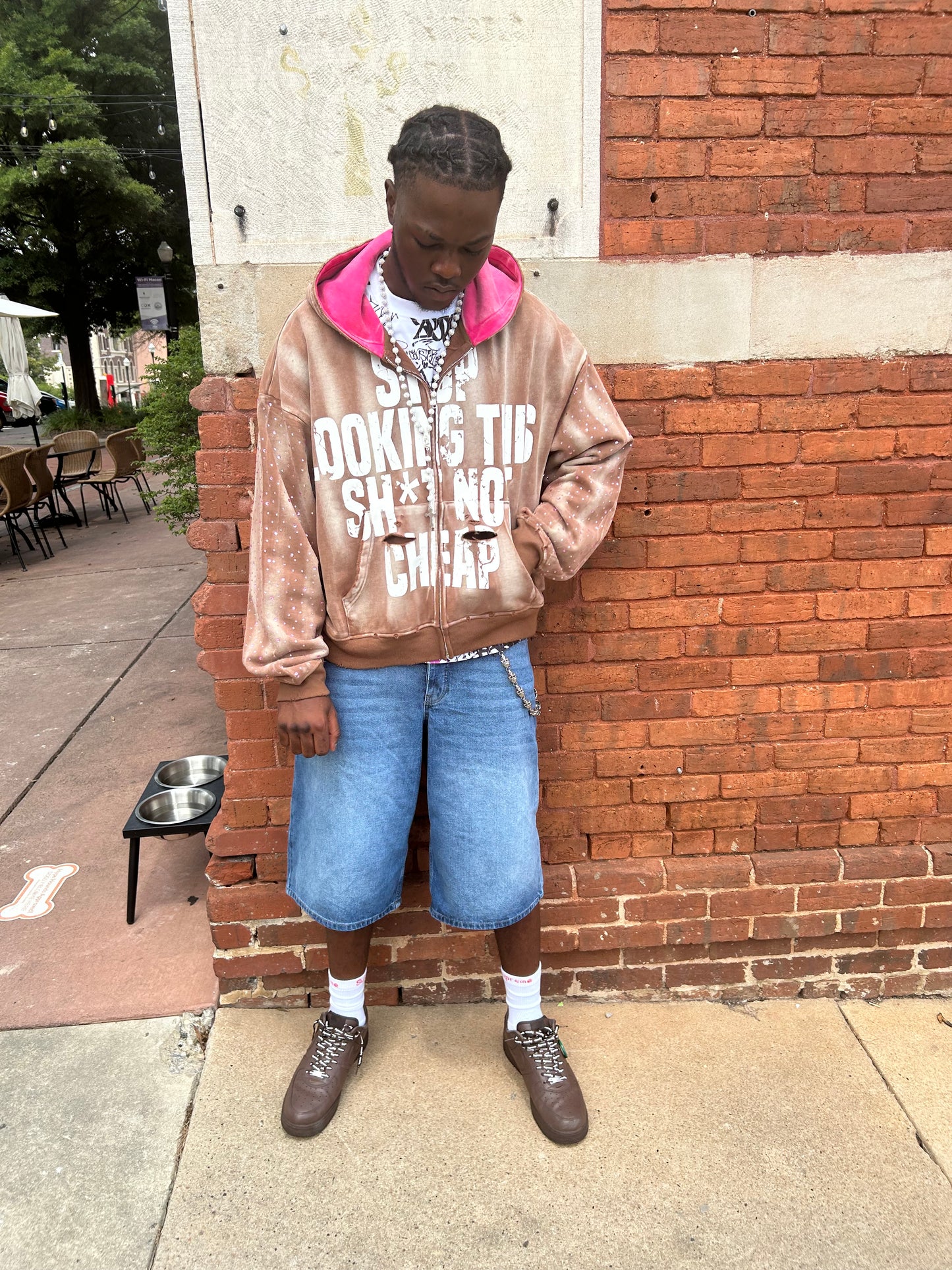 Brown stop looking zipup